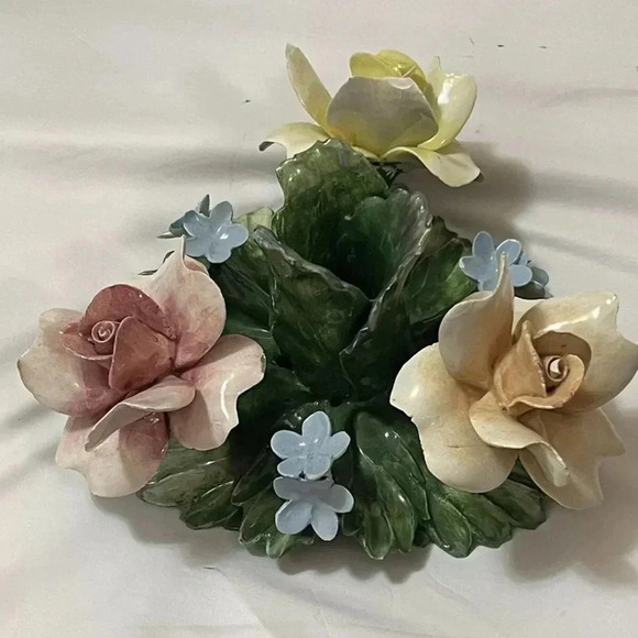 7" CAPODIMONTE  J.Riolo va Roses Arrangement Candleholder Candlestick Italy - Picture 1 of 8